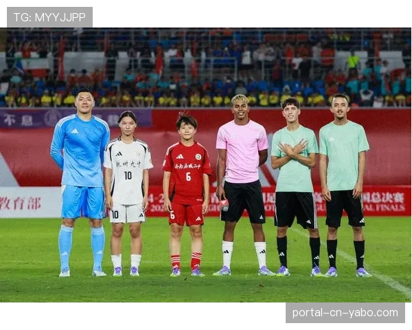 欧足联“足球梦想”项目携手决赛双方俱乐部,开展青少年训练营 欧足联“足球梦想”项目携手决赛双方俱乐部,开展青少年训练营